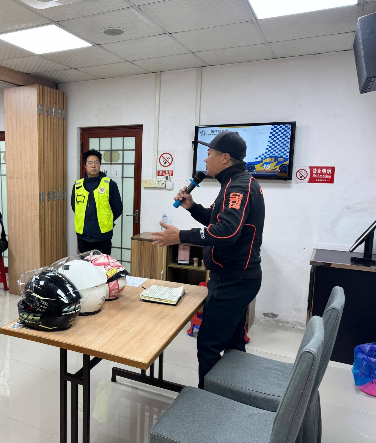 -卡丁车运动第二期在极速赛车会举行新利体育登录深圳科学健身指导活动(图5)