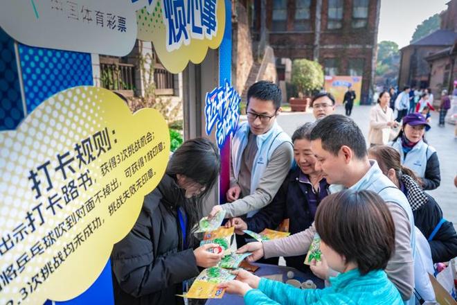 2025体彩爱行走线下活动在镇江启幕警彩联动 奥运冠军领衔公益徒步——(图3)